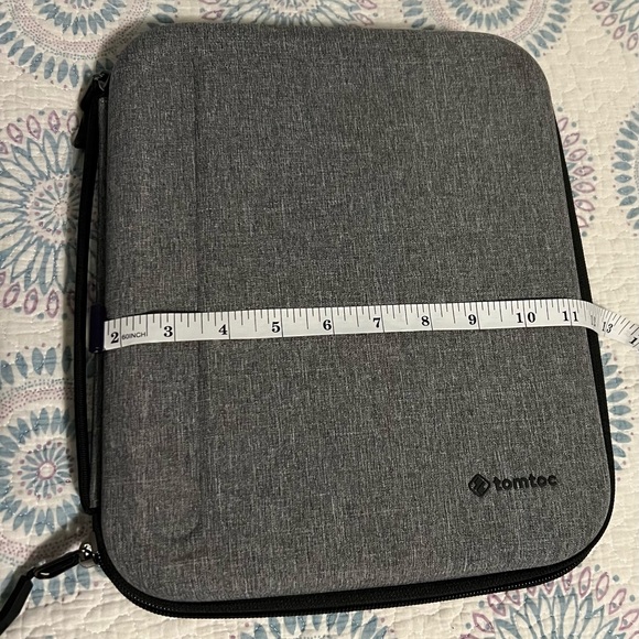 Tomtoc iPad case, light use. Smoke-free home. No pet exposure. - Picture 2 of 9